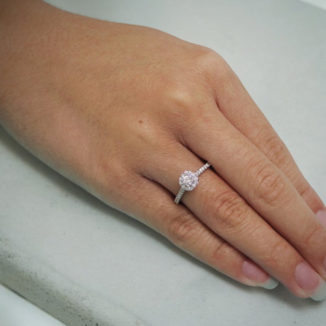 Bague de fiançailles et jonc de mariage en or blanc